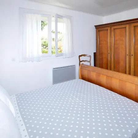 Nice In With 1 Bedrooms *
